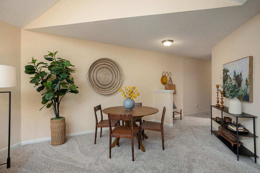 Pointe Royal Apartments, 8401 West 123rd Street, Overland Park, KS